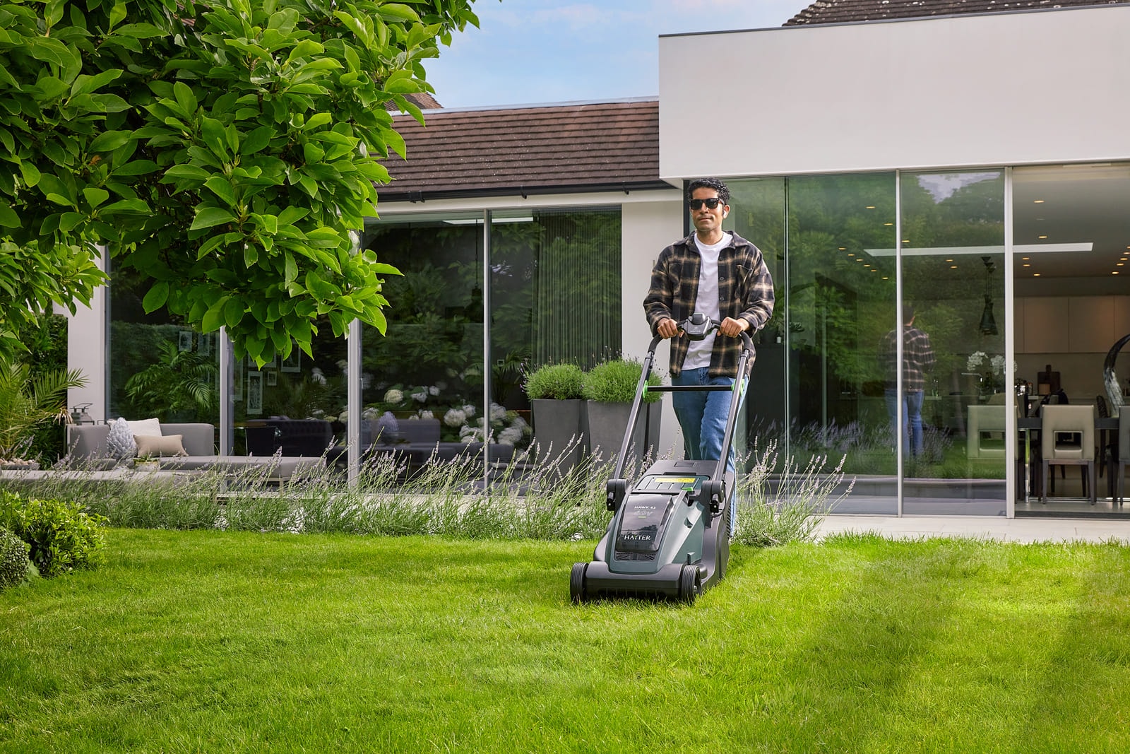 Hayter Hawk 43 AutoDrive 60V Cordless Mower Kit image